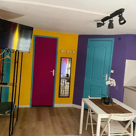 Capstay Colorful Centre & Netflix *