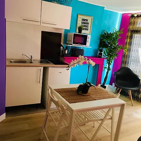 Capstay Colorful Centre & Netflix Appartement